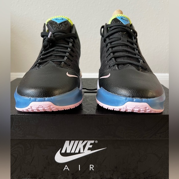 Nike LeBron 19 Low ‘Ghost Green’ - Picture 3 of 10